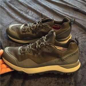 Mens North Face Trail Hiking Shoes, Activist Futurelight Mens, Black, Size 9